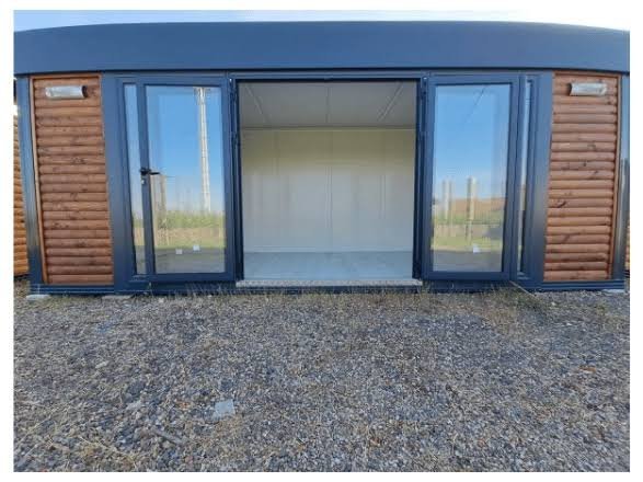 Module Préfabriqué de 13 m² – Bardage Bois, Toit Plat et Façade Vitrée – Image 2