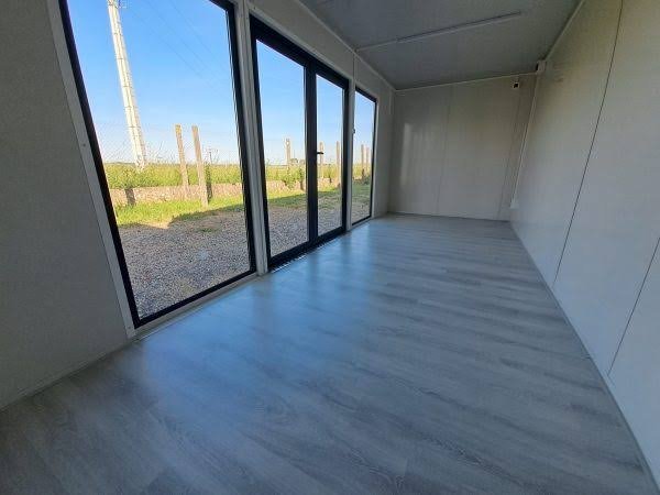 Module Préfabriqué de 13 m² – Bardage Bois, Toit Plat et Façade Vitrée – Image 3
